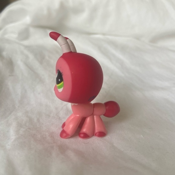 Authentic Littlest Pet Shop #2410 Red Ant Blythe - Picture 11 of 13